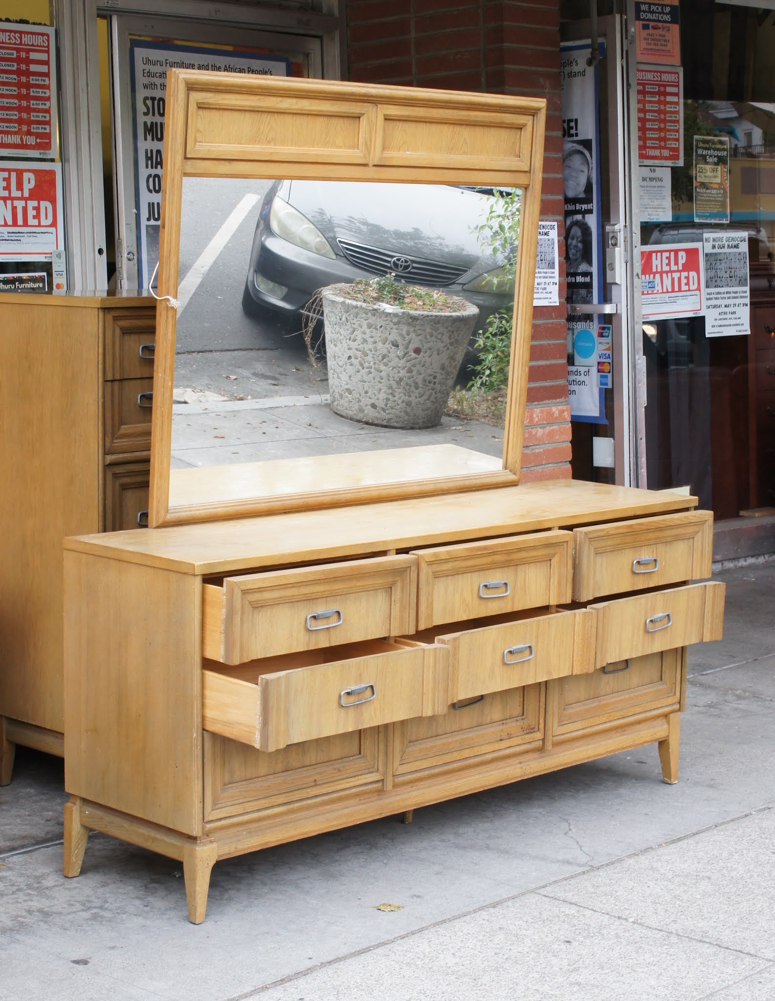 UHURU FURNITURE & COLLECTIBLES SOLD 106153 Vintage Mid Century 9