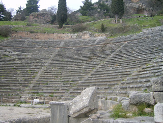 το αρχαίο θέατρο των Δελφών