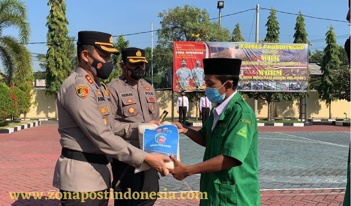Secara Simbolis, Kapolres Probolinggo Serahkan Bansos Beras kepada Ansor dan Banser