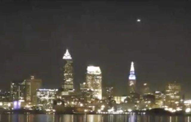 UFO News ~ Giant Glowing UFO Over Cleveland plus MORE UFO%252C%2BUFOs%252C%2Bsighting%252C%2Bsightings%252C%2Balien%252C%2Baliens%252C%2BVoyager%252C%2BStar%2BTrek%252C%2BNews%252C%2BAustralia%252C%2Borb%252C%2B