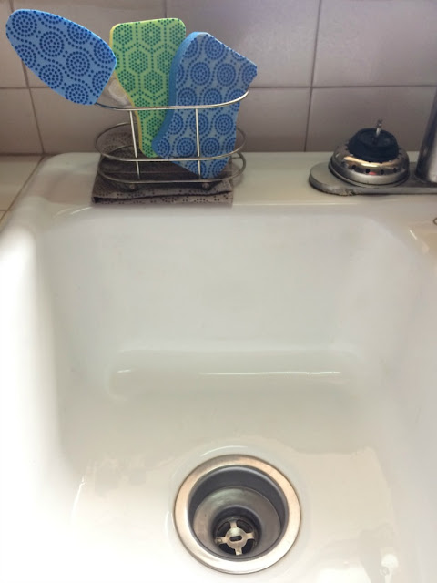 I do not like to use harsh chemicals for cleaning, so I found an easy way to clean my porcelain kitchen sink using baking soda and vinegar.