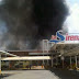 Un fuego de gran magnitud afecta la tienda La Sirena de la avenida Charles de Gaulle