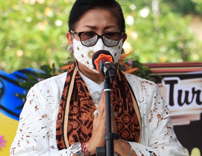 Sosok Umbu ‘Guru Alam’ Landu Paranggi di Mata Seniman Bali Putri Koster