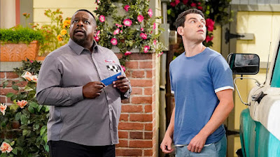 The Neighborhood Season 4 Image 1