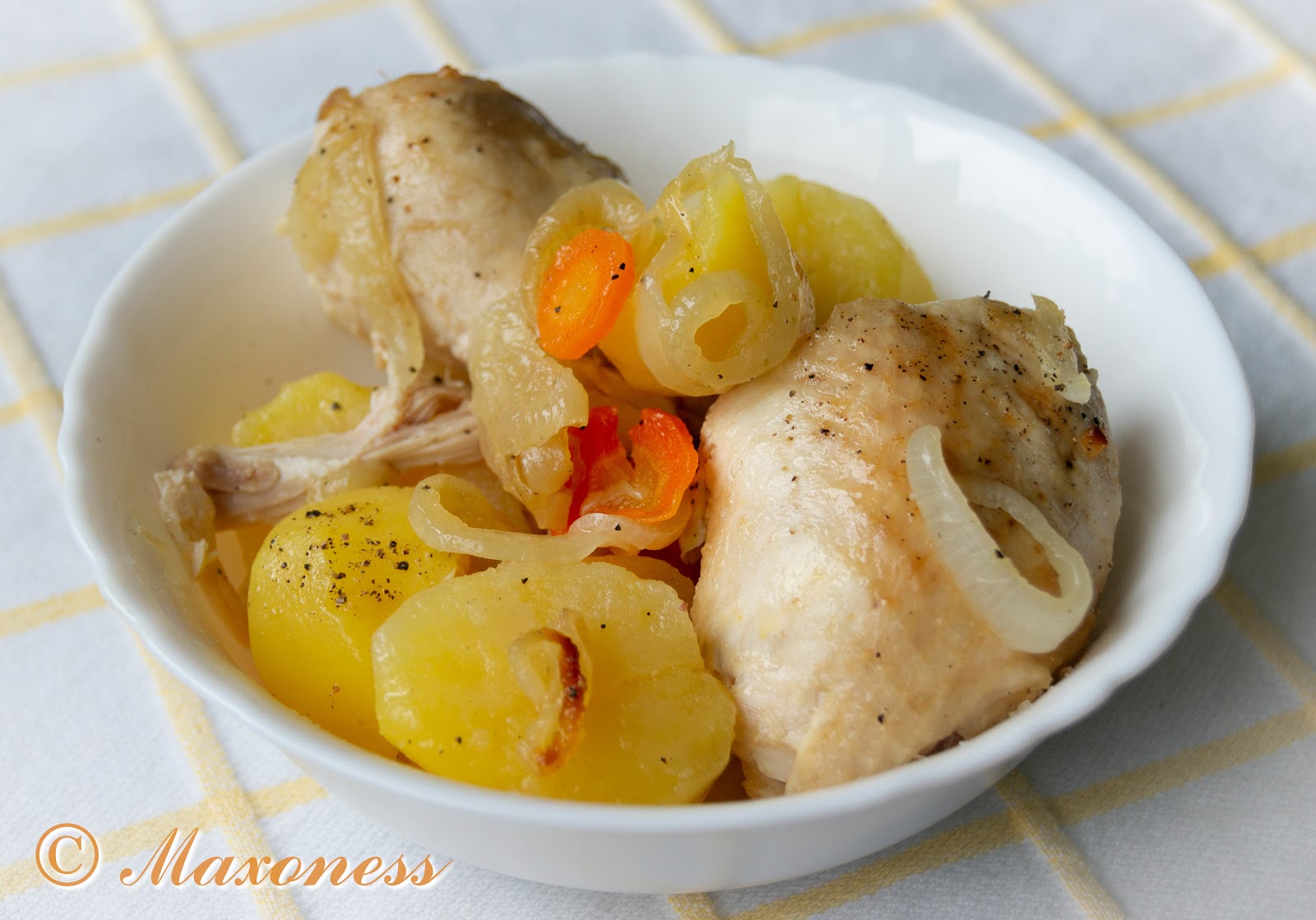 курица по татарский. азу по-татарски из говядины. бедро куриное тушеное с овощами. азу по татарски вид сверху. картошка с курицей по татарски.