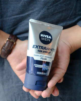 Nivea man extra white dengan formula active vit C