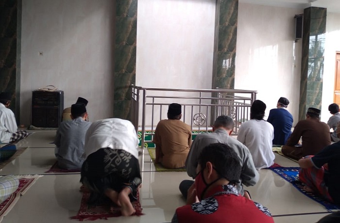Salat Jumat, Jamaah Masjid Nurul At Qiya Plosokuning Patuhi Prokes