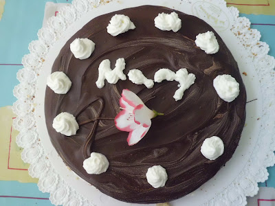 auguri alle mamme! (torta mandorle e cocco, ripena di panna!)