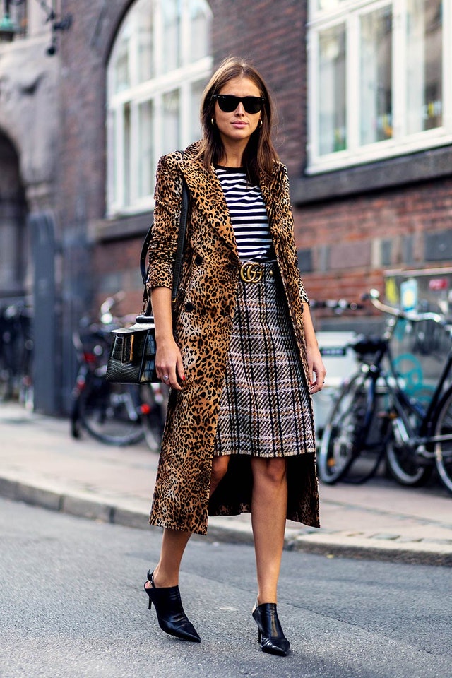 An Incredibly Cool Mixed Print Look to Try This Fall