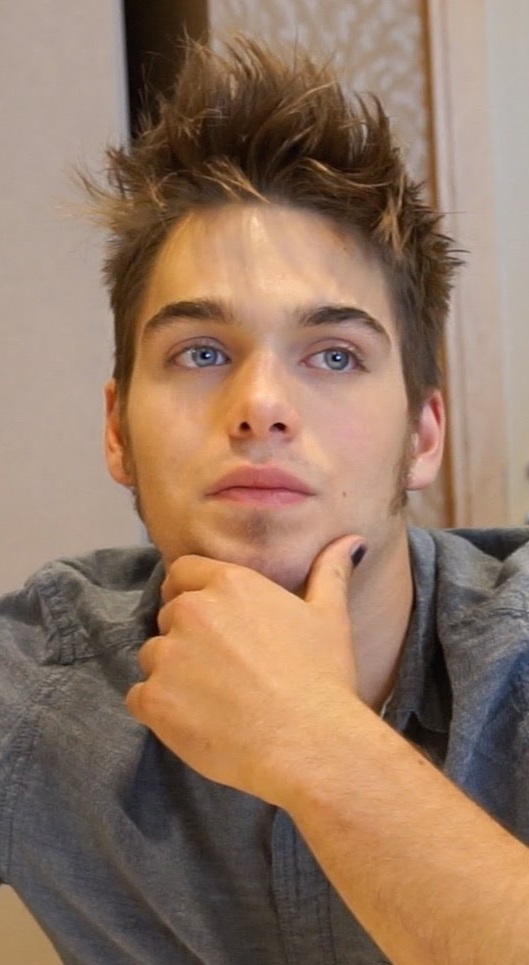 VJBrendan.com: Happy 18th Birthday to Dylan Sprayberry