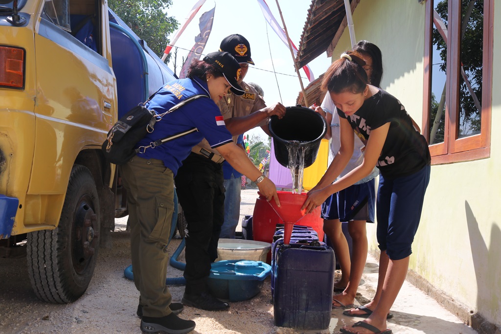 Kemarau Panjang Iarmi Blora Beri Bantuan Air Apdesinews
