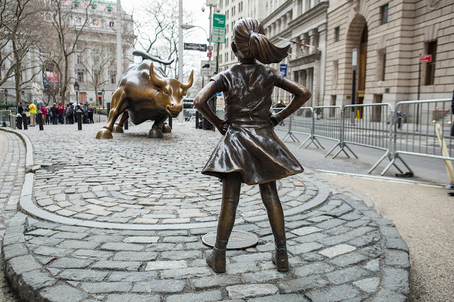 Statue of a fearless girl