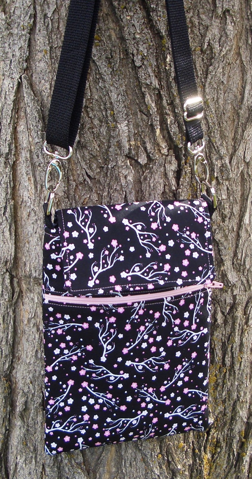 The Fabric Bakery: Easy Cross body Purse Handbag Tutorial with Adjustable Strap and Zipper