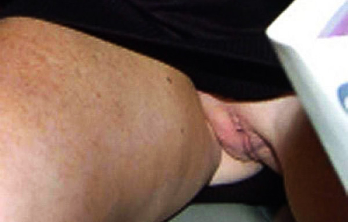 lindsay-lohan-upskirt-pussy-show.jpg