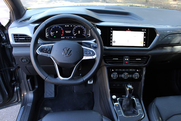 Volkswagen Taos 2022 - interior - painel