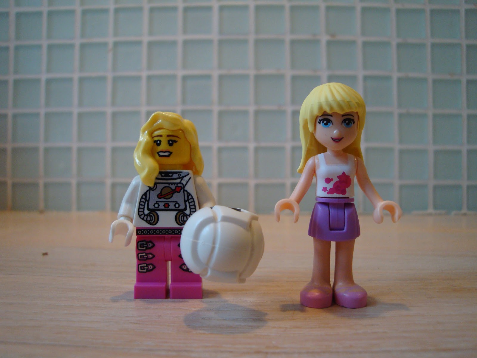 thinking with my fingers: Lego blondes