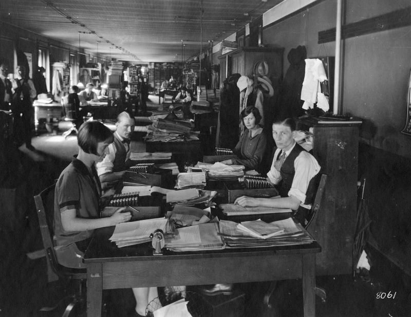 26 Amazing Photos Capture People in the Offices in the Early 20th