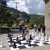 Ένα υπαίθριο σκάκι στην πλατεία της Πράμαντας!