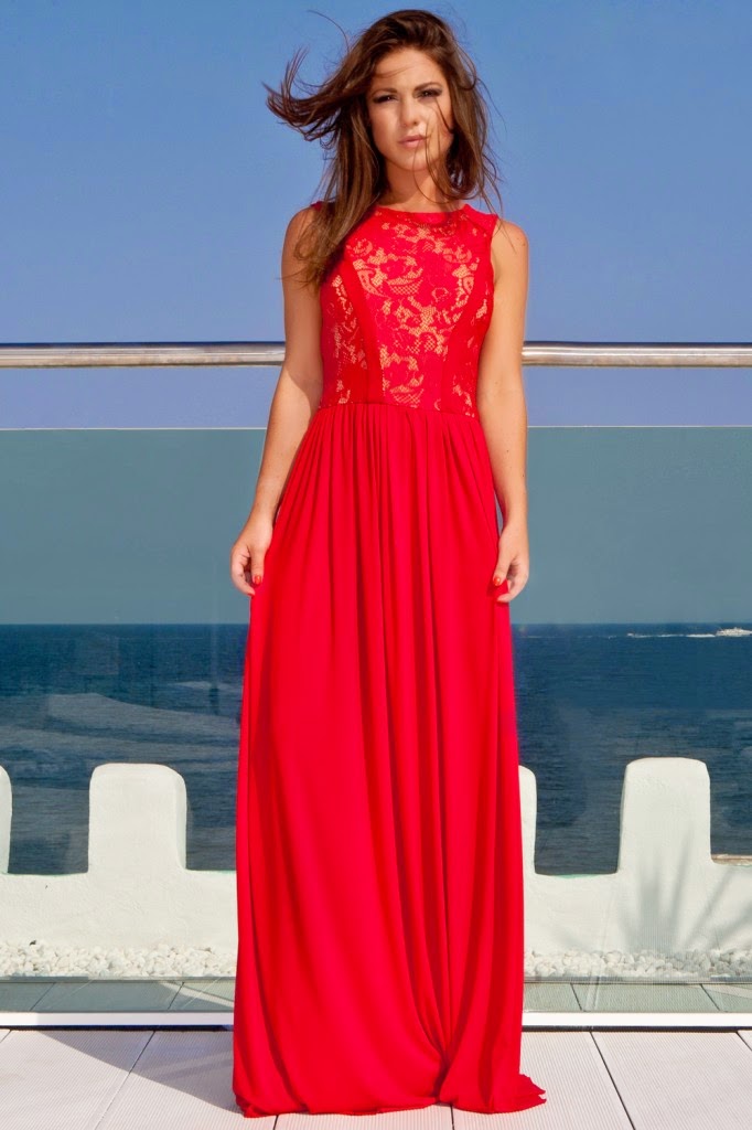 Evening wear on the beach.  Red dress maxi, Fashion, Style