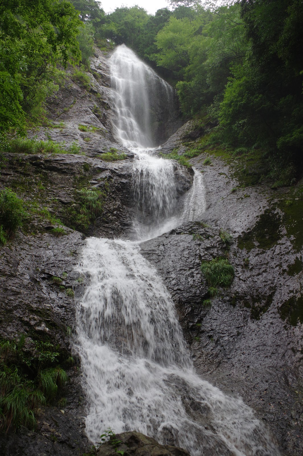 いしの光市だより 雨上がりの 七種の滝 兵庫県 福崎町