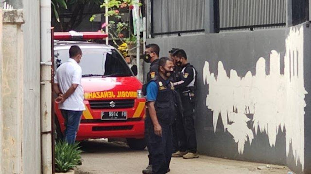 Polisi yang Tewas Tembak Kepala Sendiri Bertugas di Polsek Tebet Polisi yang Tewas Tembak Kepala Sendiri Bertugas di Polsek Tebet