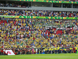 Elitizaram os estádios e Dilma é vaiada por público que não é de futebol nem vota no PT
