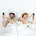 El celular se ha convertido en el peor enemigo de las parejas