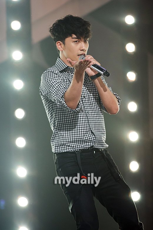 Seungri konserinde eleştirileri dikkate alacağını söyledi