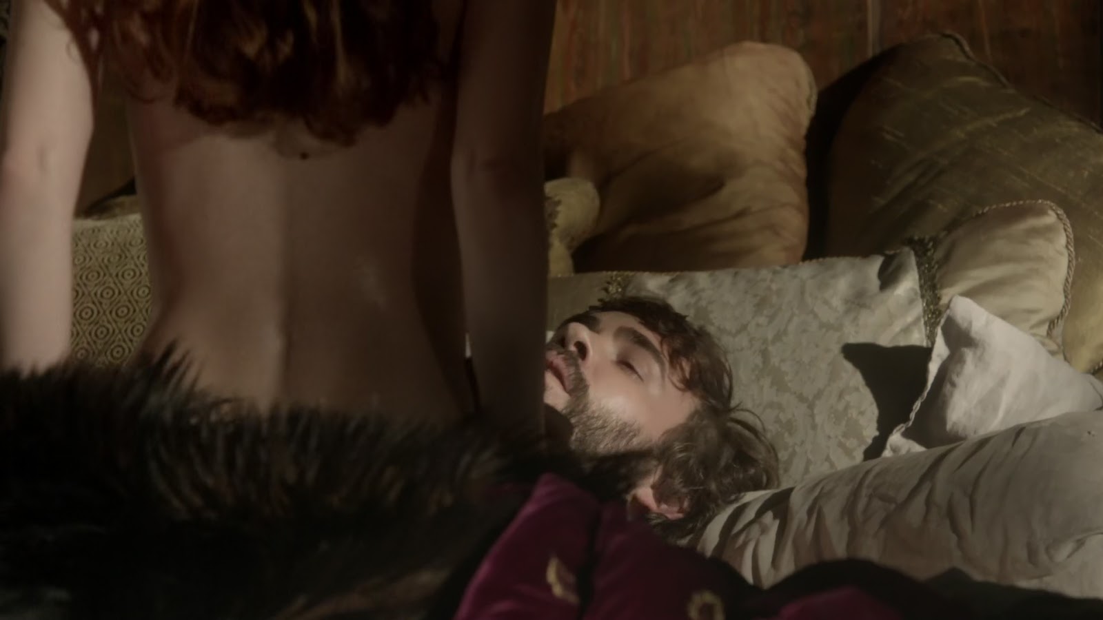 Rossif Sutherland shirtless in Reign 1-13 "The Consummation" 