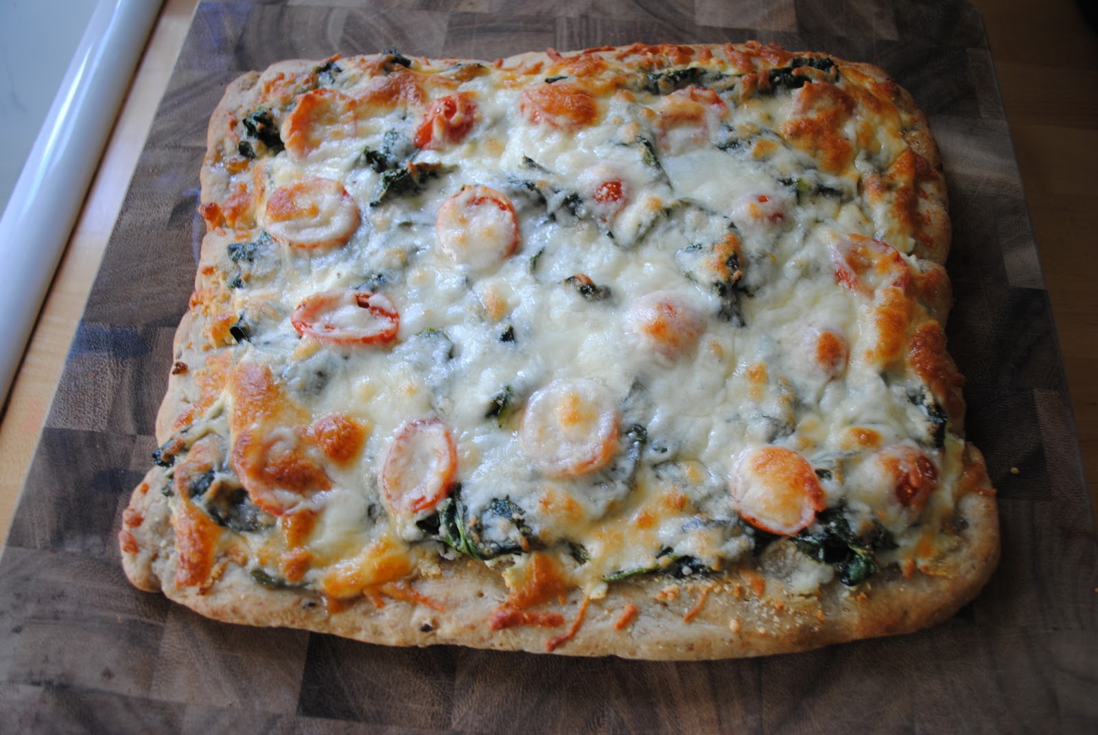 Lil' Kitchen Spinach, Tomato, and Goat Cheese Pizza
