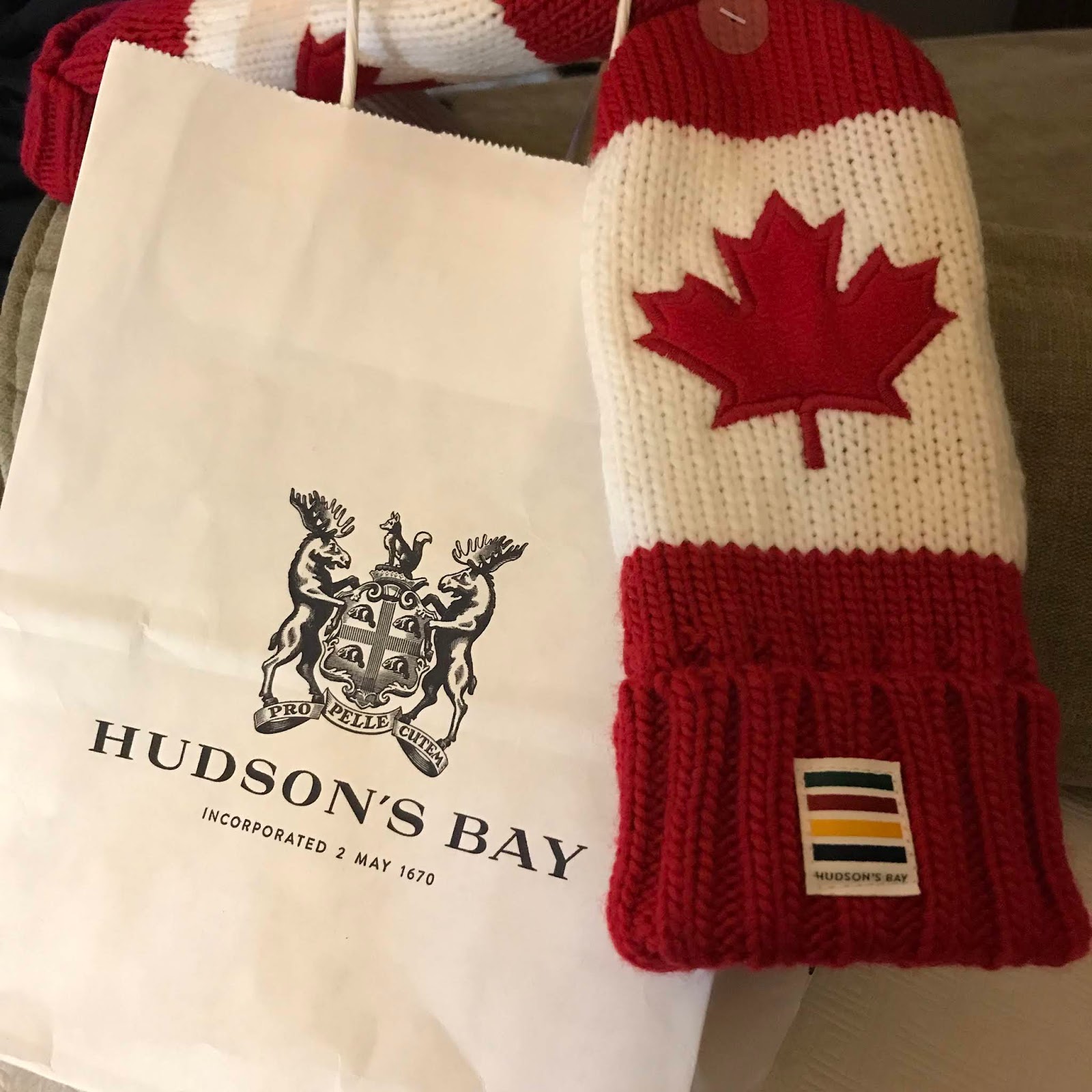 [Canada Souvenir] Hudson's Bay Canada Mittens