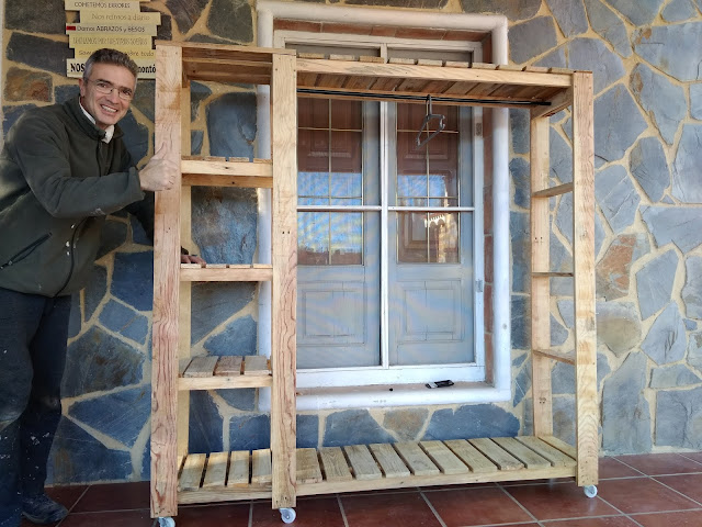 sangrado Pagar tributo Cosquillas Armario Vestidor muy sencillo y barato con madera de PALETS. | Bricolaje