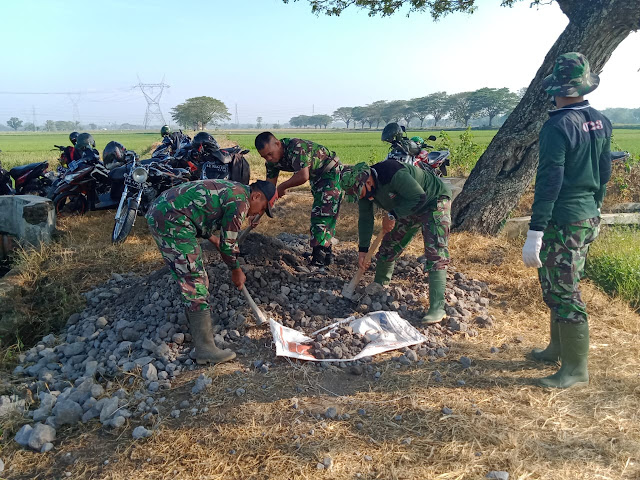 Karya Bakti TNI Sasar Jalan Pertanian di Juwiring