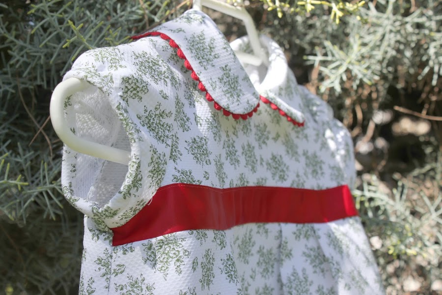 DIY Ropa de bebé: Vestido de flores y mangas de globo. patrón gratis