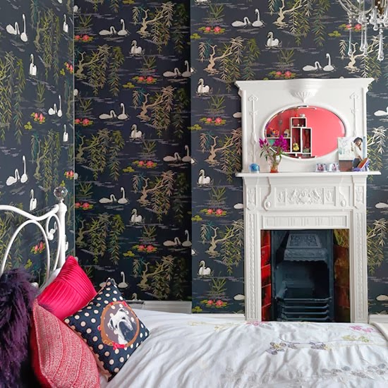 Una casa con diferentes revestimientos en las paredes | Decoración