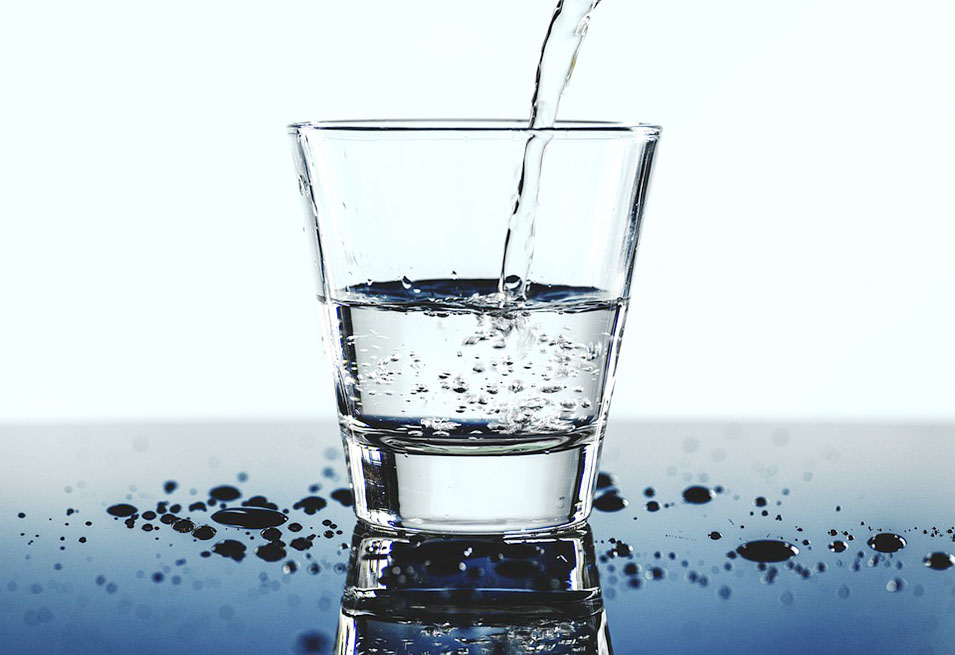 10 Benefits of Warm Water on an Empty Stomach 10 Benefits of Warm Water on an Empty Stomach