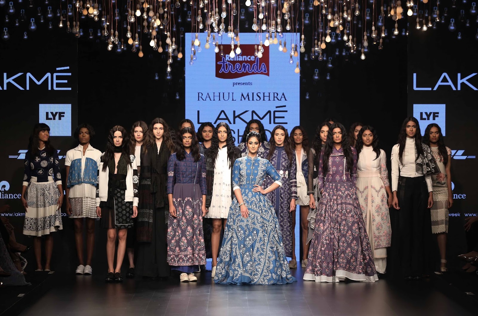 Mandana Karimi, Kareena Kapoor, Shruti Haasan, Amy Jackson Smoking Hot Stills From Lakme Fashion Week 2016