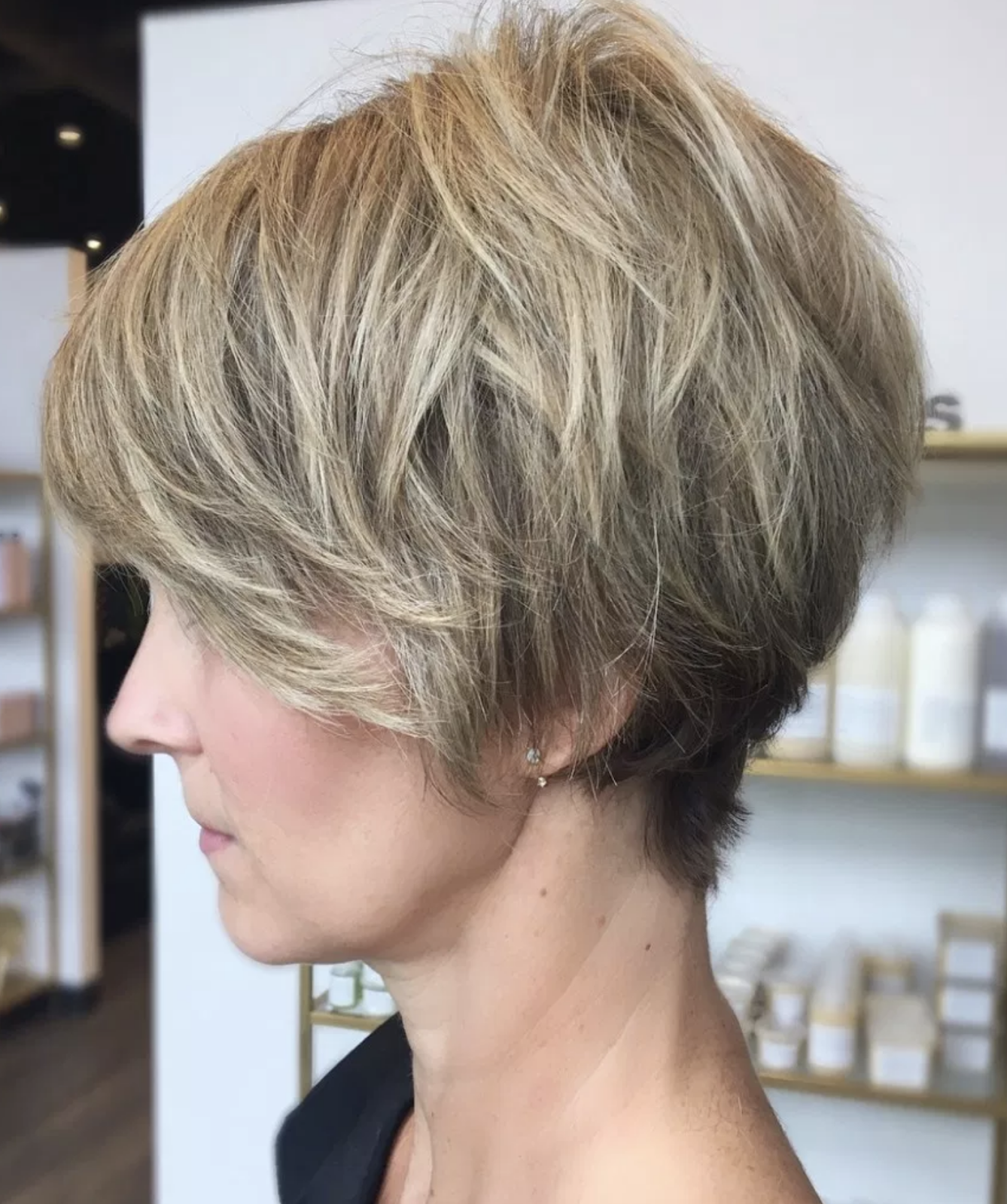 SHORT HAIRSTYLES FOR OVER 40 YEAR OLD WOMAN - LatestHairstylePedia.com