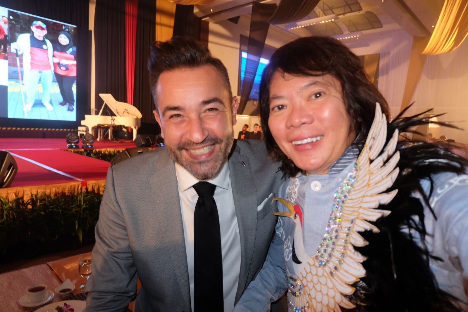 Kee Hua Chee Live! DR JANSON ANG, FOUNDER OF THE GIVING BANK, AWARDED TROPHIES TO CHARITABLE