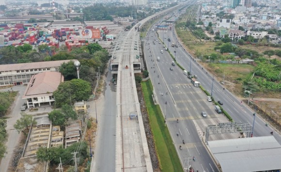 Nguy cơ ra tòa và thiệt hại hàng tỉ USD vì metro chậm tiến độ