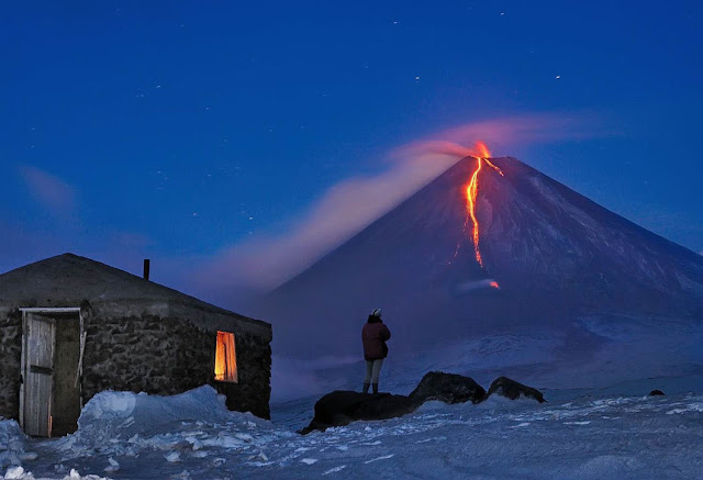 The Russian colossus Shiveluch Volcano spews ash 10 kilometres  Volcano-eruption-kamchatka-peninsula-russia-wallpaper-2802