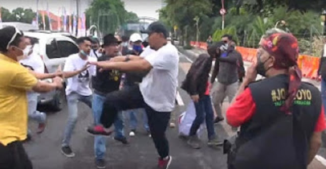 Video Oknum Yang Dulu Teriaki Jenderal Gatot A*jing, Dikabarkan Bonyok Dihajar Massa Video Oknum Yang Dulu Teriaki Jenderal Gatot A*jing, Dikabarkan Bonyok Dihajar Massa