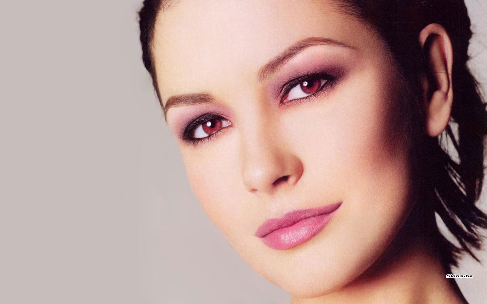 http://1.bp.blogspot.com/-5Odog6iXG1M/UKM30hPguQI/AAAAAAAAA7I/kL_V6-Z21gg/s1600/1-catherine-zeta-jones.jpg