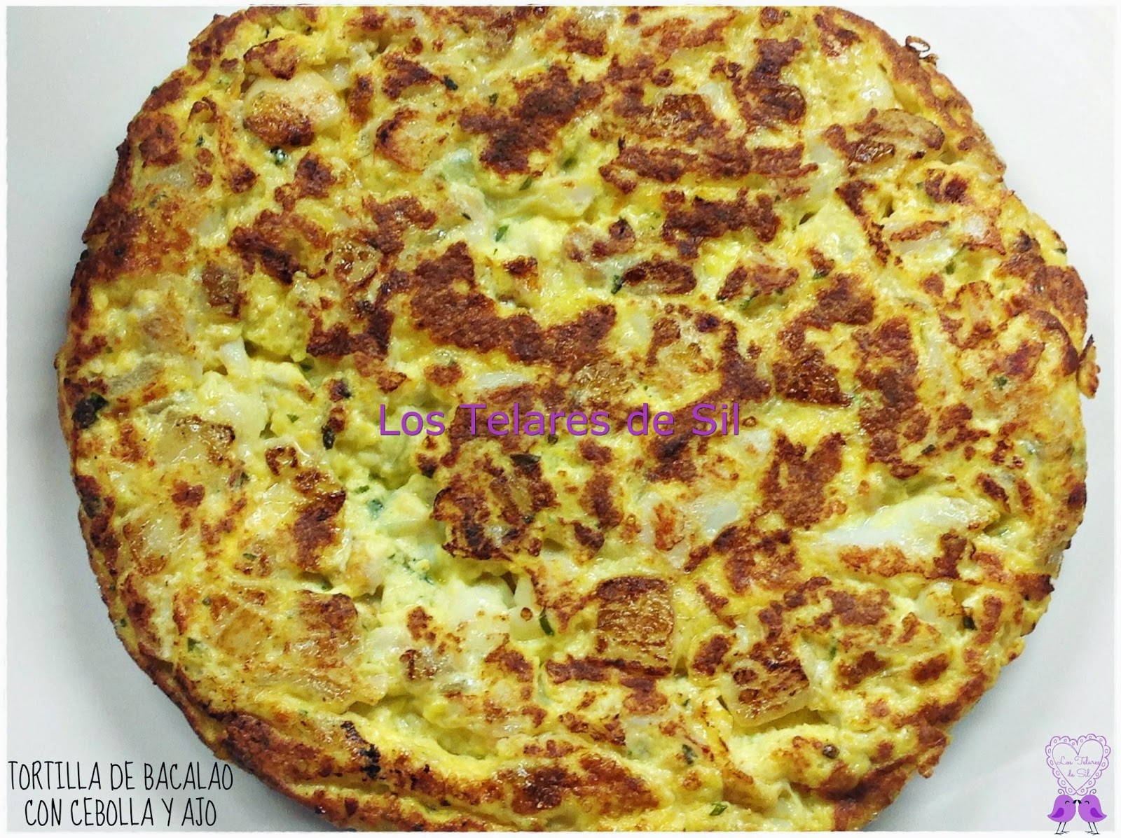 TORTILLA DE BACALAO CON CEBOLLA Y AJO