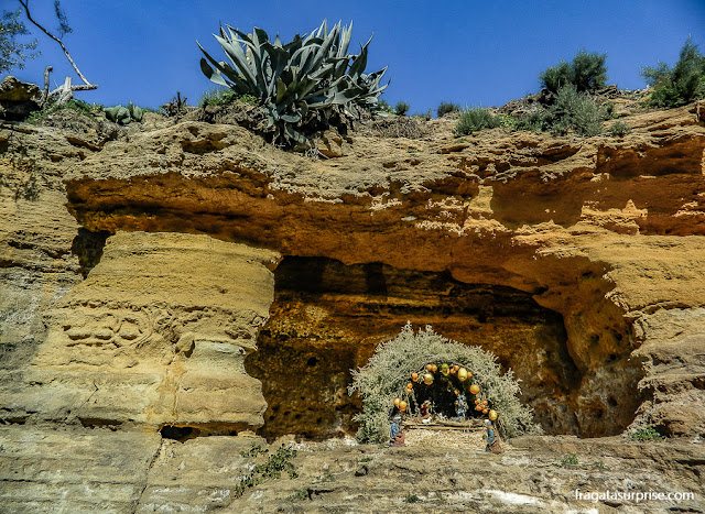 Capelinha montada em uma gruta no Jardim da Kolymbethra, Vale dos Templos de Agrigento