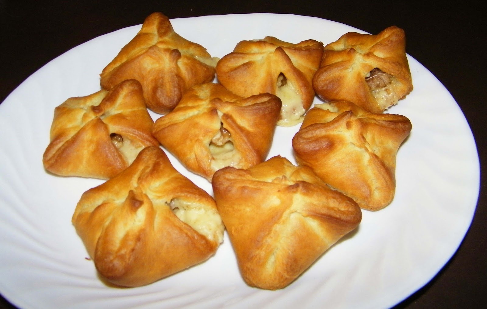 Costco Cuisine Crescent Roll Pockets With Walnuts And Smoked Cheddar