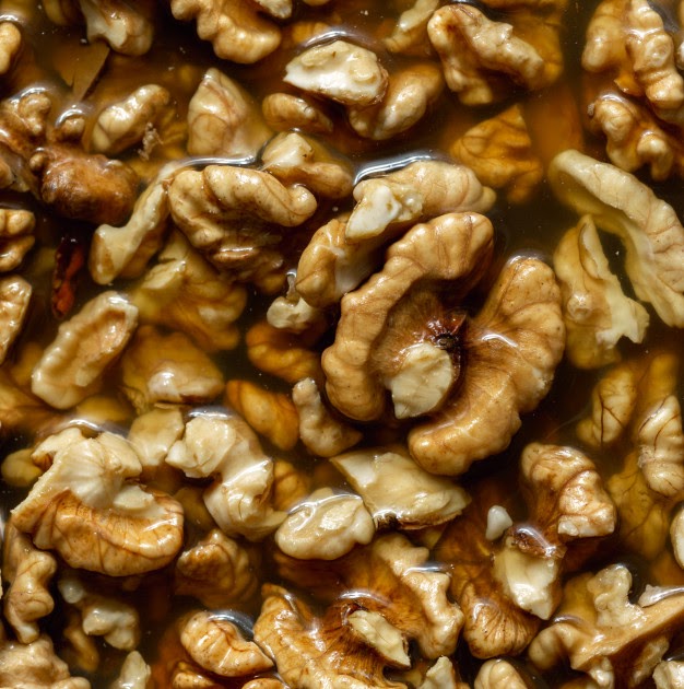 What are the health benefits of soaked walnut