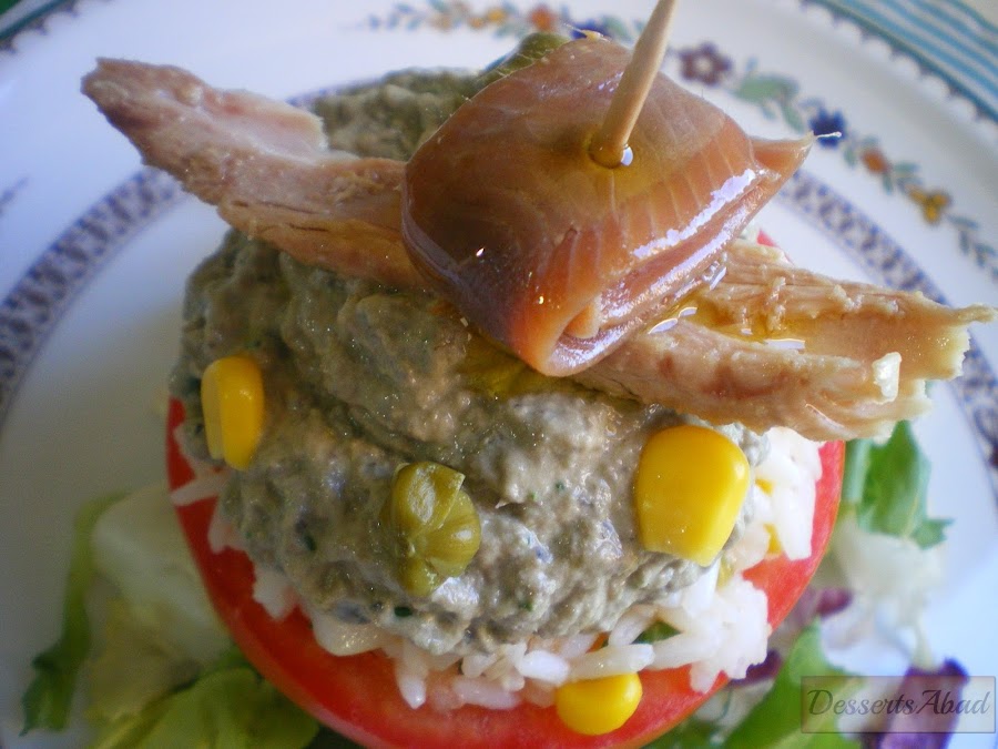 Tomates rellenos con paté de aceitunas y alcaparras