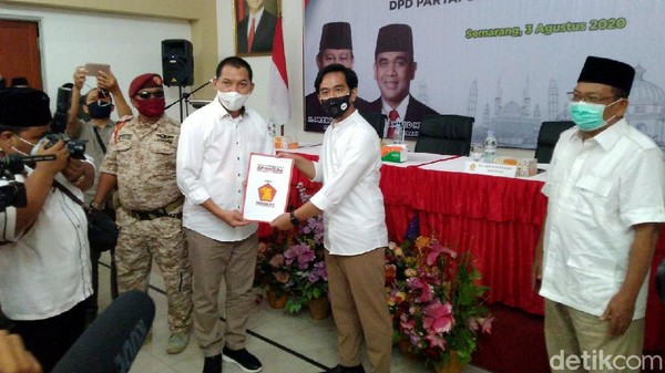 Tambah Dukungan Gerindra, Lenggang Kangkung Gibran Menatap Pilkada Kekuatan pasangan Gibran Rakabuming Raka-Teguh Prakosa semakin kokoh dengan tambahan dukungan dari Partai Gerindra. Pasangan yang diusung PDIP itu diprediksi semakin mudah memenangi Pilkada Solo, bulan Desember mendatang.