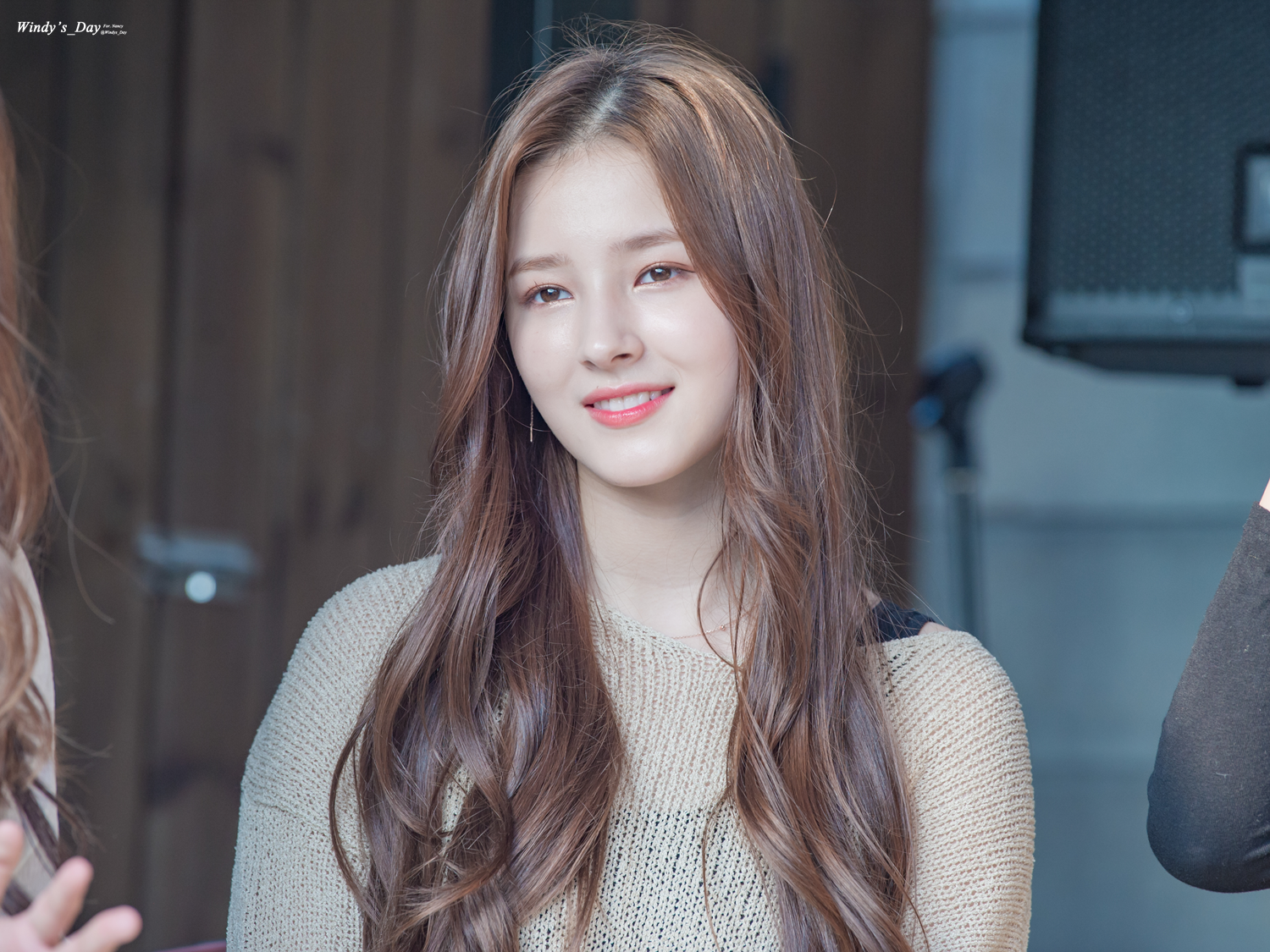 Momoland Nancy Wallpaper.